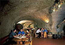 Restaurace ve skále